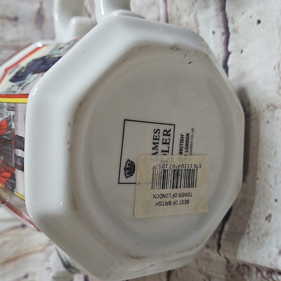 James Sadler England "The‎ Tower of London" Teapot lidded 1980's bone china - Picture 7 of 9